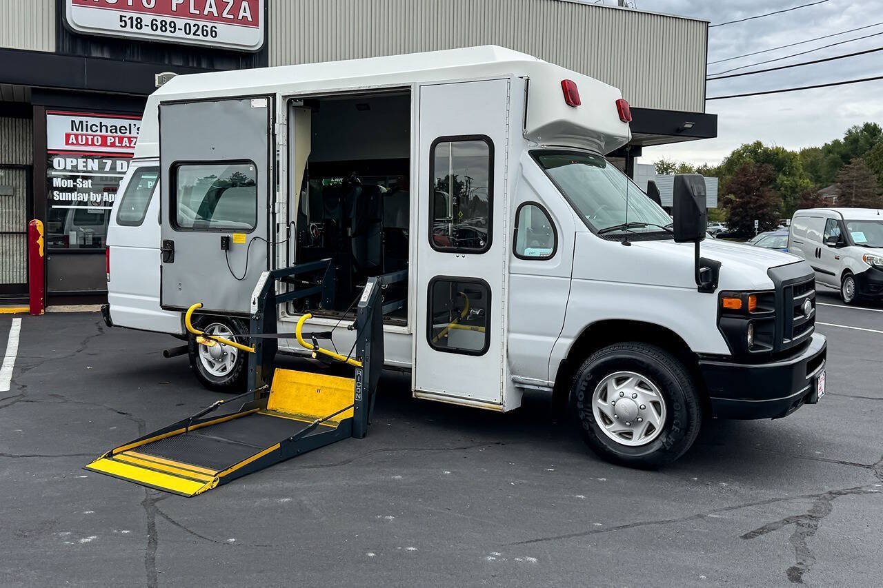 Used 2014 Ford E-350 and Econoline 350 Extended Super Duty w/ Power Group RWD image 3