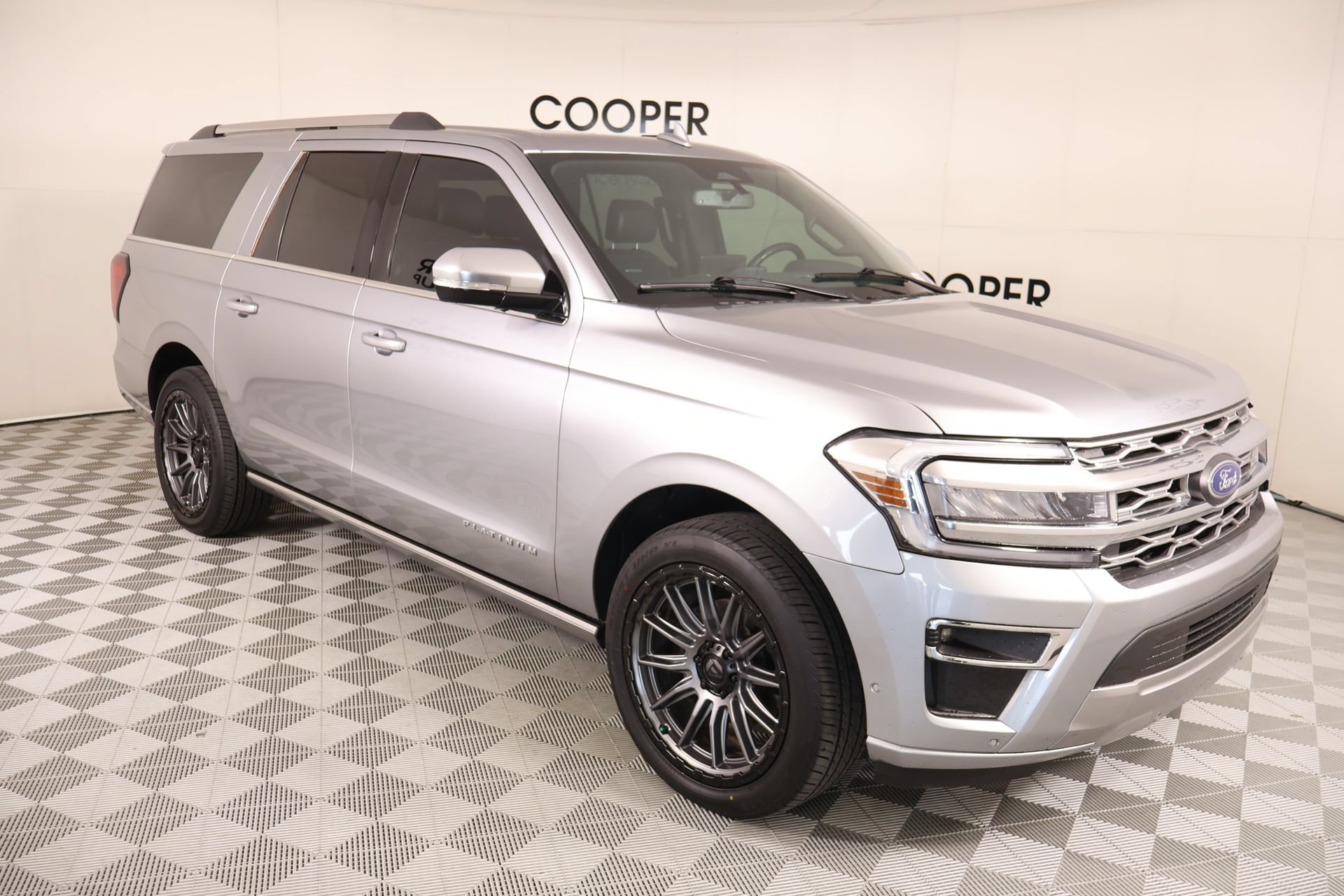 Used 2024 Ford Expedition Max Platinum AWD/4WD image 1