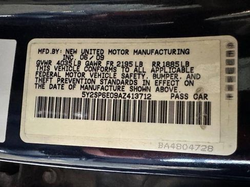 Used 2010 Pontiac Vibe w/ Preferred Package FWD image 42