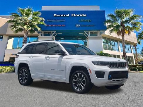 Used 2022 Jeep Grand Cherokee Overland w/ Advanced Protech Group III AWD/4WD image 2