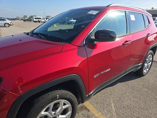Used 2025 Jeep Compass Latitude w/ Sun & Sound Group AWD/4WD image 3