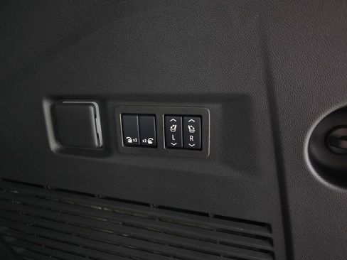 Used 2024 GMC Yukon Denali image 8