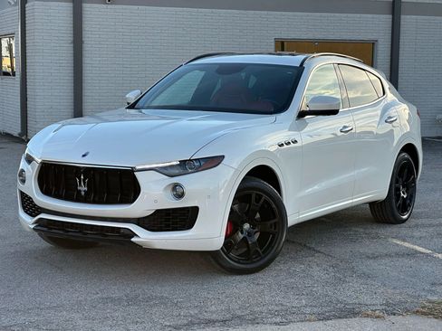 Used 2017 Maserati Levante Sport Utility 4D image 2