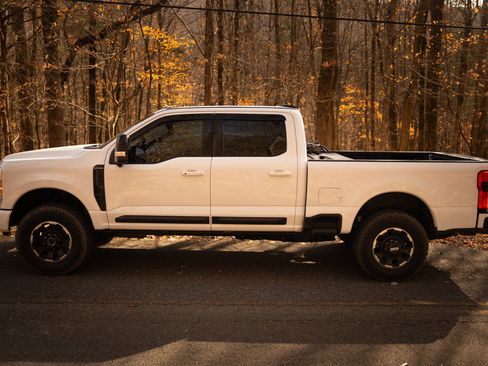 Certified 2025 Ford F250 Platinum w/ Tremor Off-Road Package image 14