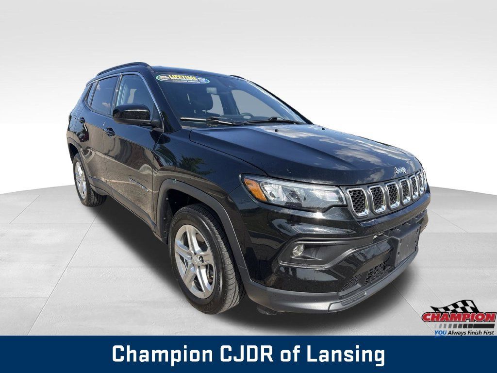Used 2024 Jeep Compass Latitude AWD/4WD image 10