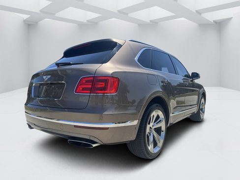 Used 2018 Bentley Bentayga image 13