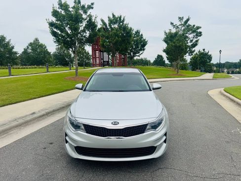 Used 2018 Kia Optima LX FWD image 3