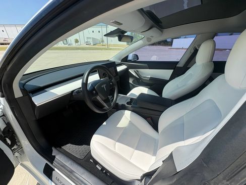 Used 2021 Tesla Model 3 Standard Range Plus RWD image 9