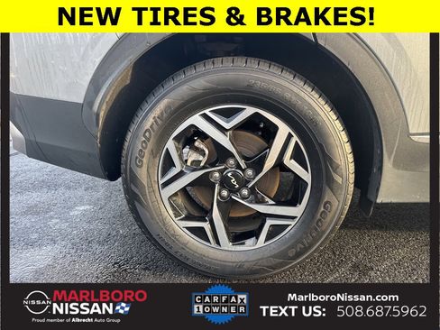 Used 2024 Kia Sportage LX image 9