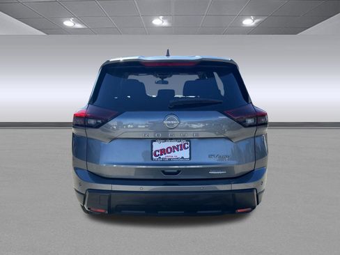 Used 2024 Nissan Rogue SV image 4