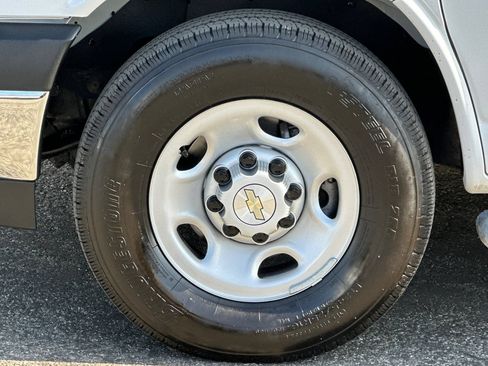 Used 2025 Chevrolet Express 2500 w/ Driver Convenience Package RWD image 32