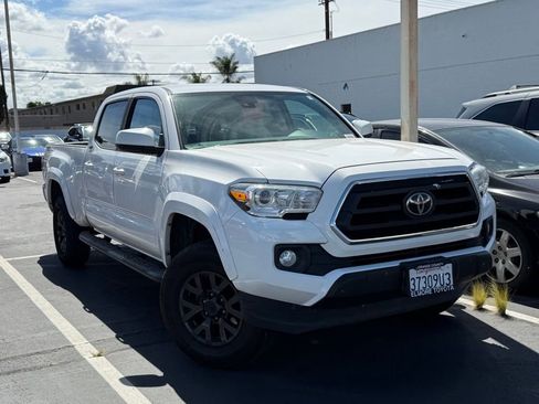 Used 2020 Toyota Tacoma SR5 RWD image 2