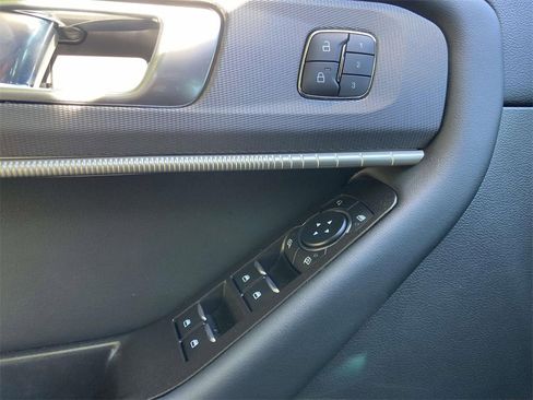 Used 2025 Ford Explorer ST-Line w/ Premium Package image 11