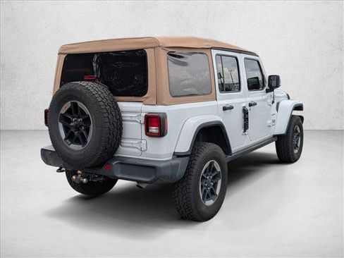 Used 2018 Jeep Wrangler Unlimited Sahara AWD/4WD image 6