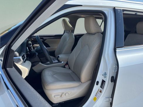Used 2023 Toyota Highlander Platinum image 33