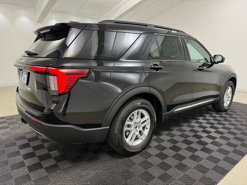 Used 2025 Ford Explorer Active w/ Active Comfort Package image 7