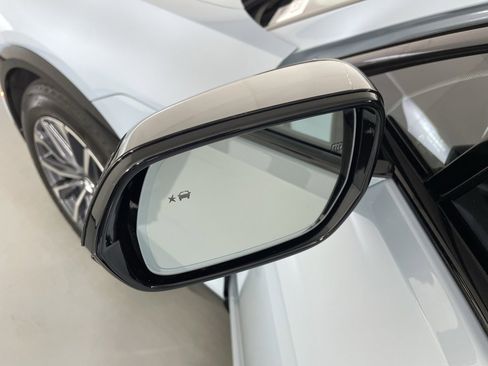 Used 2025 Cadillac Lyriq Sport image 16