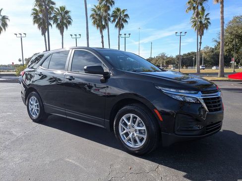 Used 2023 Chevrolet Equinox LS w/ LS Convenience Package image 2