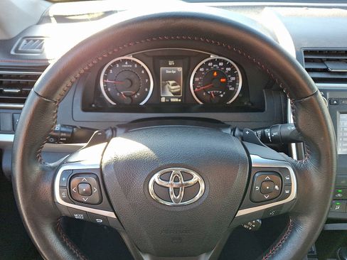 Used 2015 Toyota Camry LE image 16