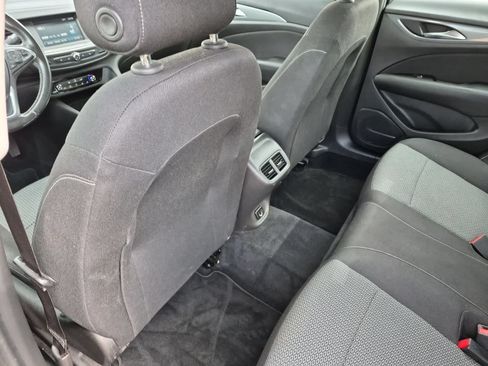Used 2018 Buick Regal Preferred FWD image 18