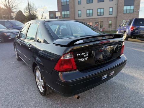 Used 2005 Ford Focus SES FWD image 5