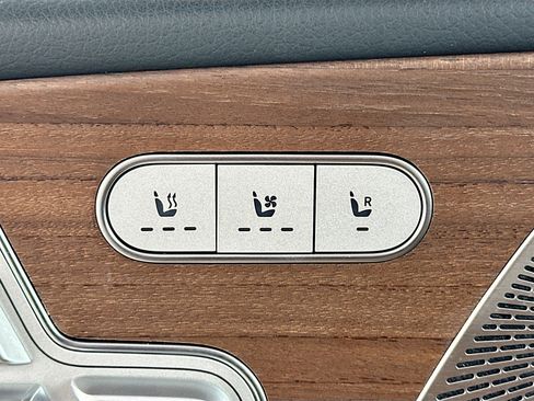 Used 2025 Mercedes-Benz GLS 450 4MATIC image 21