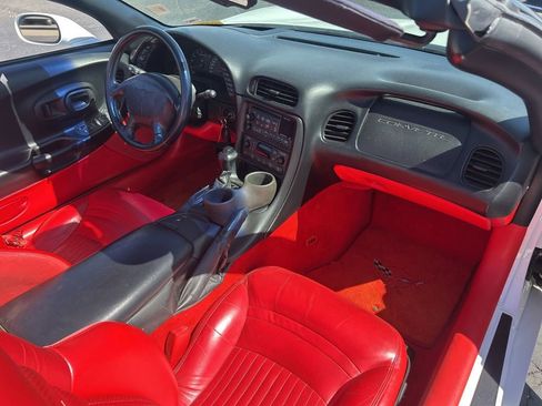 Used 2000 Chevrolet Corvette Convertible w/ Memory Pkg RWD image 28