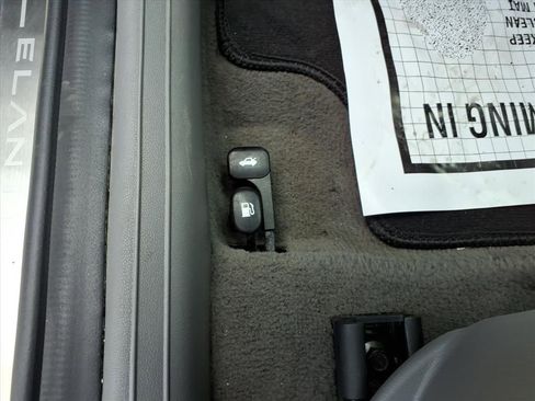 Used 2024 Hyundai Elantra SEL image 18