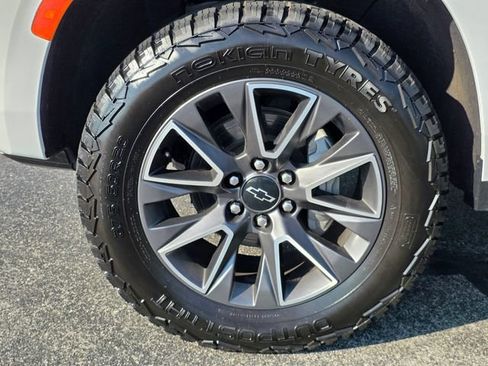 Used 2023 Chevrolet Tahoe Z71 w/ Luxury Package AWD/4WD image 6