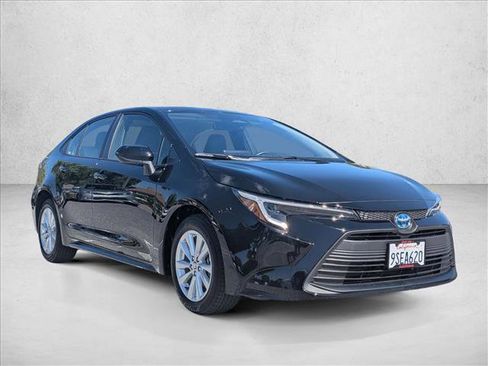 Used 2025 Toyota Corolla LE w/ LE Premium Package FWD image 3