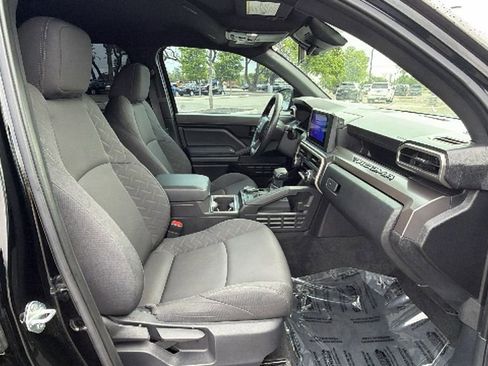 Used 2024 Toyota Tacoma SR5 AWD/4WD image 39
