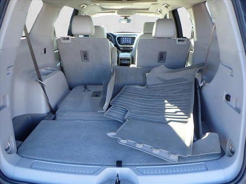 Used 2022 GMC Acadia SLT w/ Preferred Package image 6