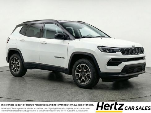Used 2025 Jeep Compass Trailhawk image 1