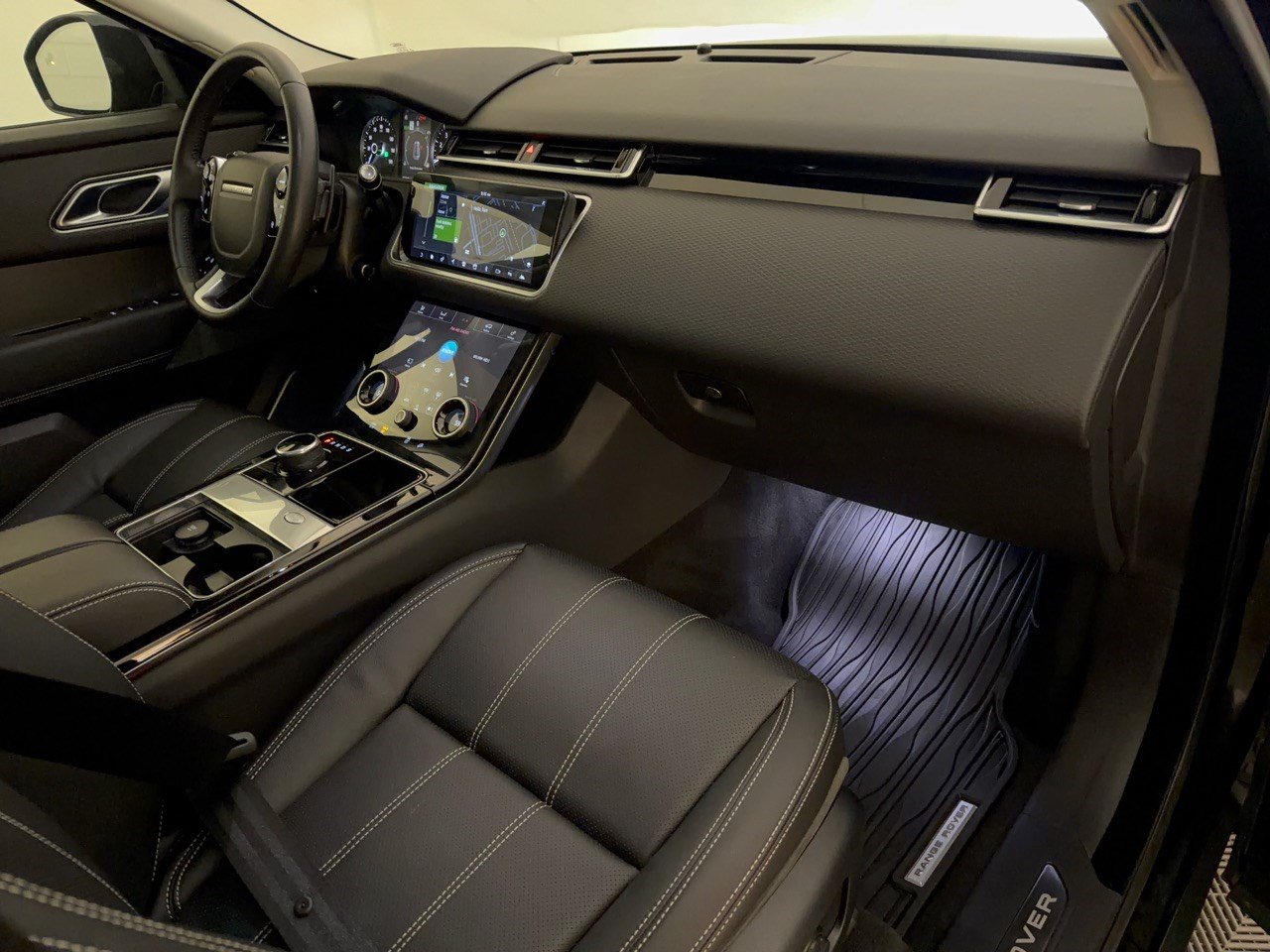 Used 2020 Land Rover Range Rover Velar S AWD/4WD image 31