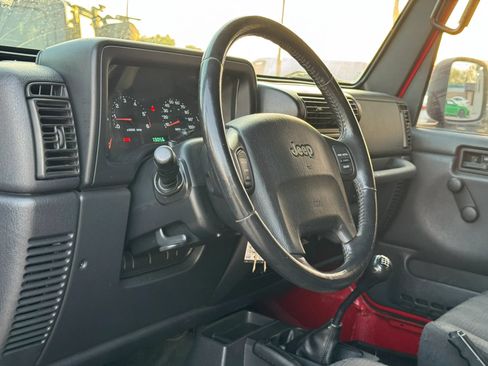 Used 2005 Jeep Wrangler Rubicon AWD/4WD image 16