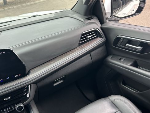 Used 2025 Chevrolet Tahoe LT AWD/4WD image 19