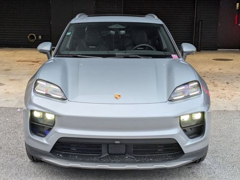 New 2025 Porsche Macan 4 Electric image 6