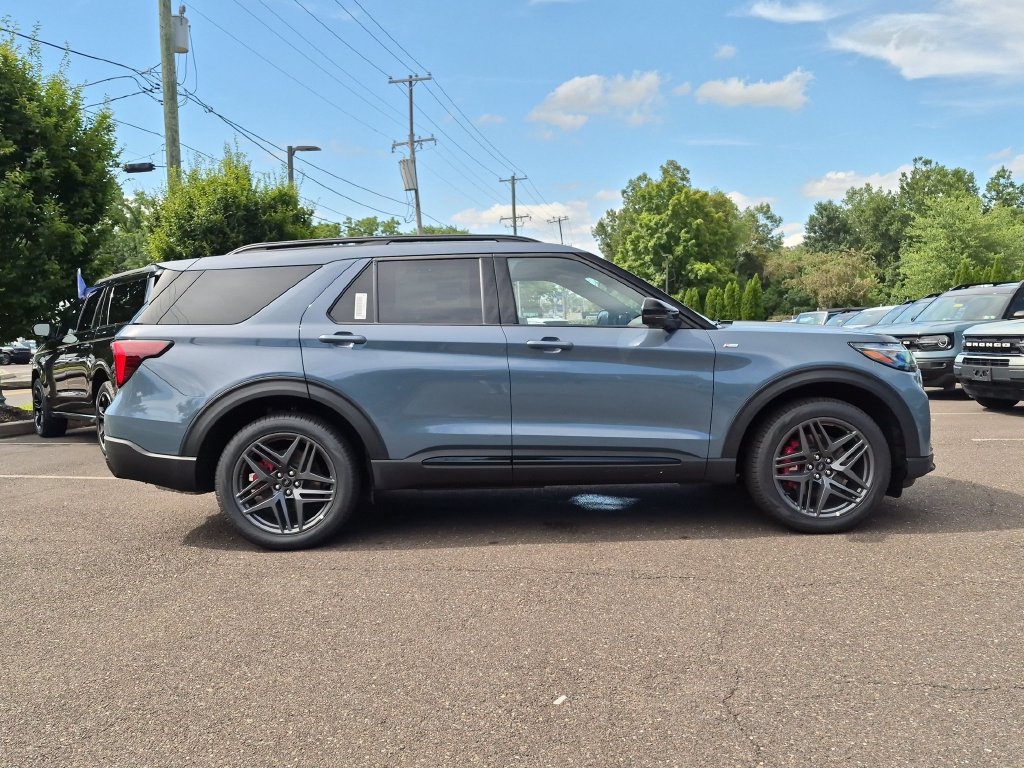 New 2026 Ford Explorer ST-Line w/ ST-Line Street Pack AWD/4WD image 5