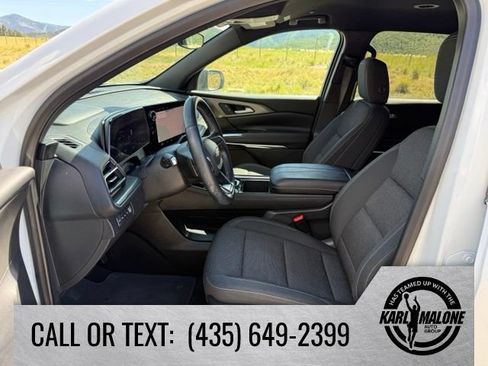 Used 2025 Chevrolet Traverse LT w/ Driver Confidence Package AWD/4WD image 13