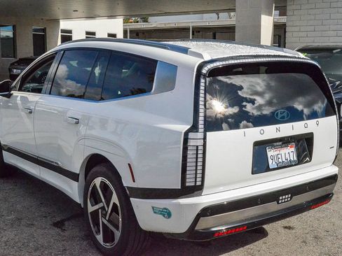 Certified 2026 Hyundai Ioniq 9 Calligraphy image 4