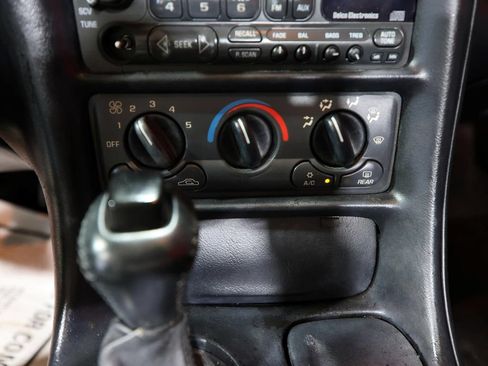 Used 2002 Chevrolet Corvette Convertible RWD image 19