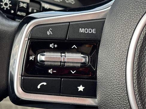 Used 2023 Kia Carnival SX Prestige FWD image 29