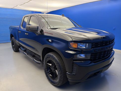 Used 2021 Chevrolet Silverado 1500 Custom RWD image 2
