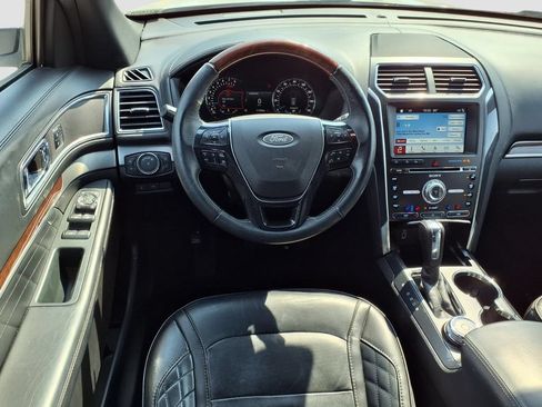 Used 2018 Ford Explorer Platinum AWD/4WD image 9