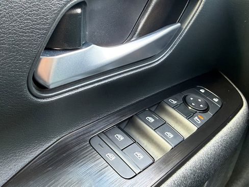 Certified 2025 Nissan Kicks SV image 28