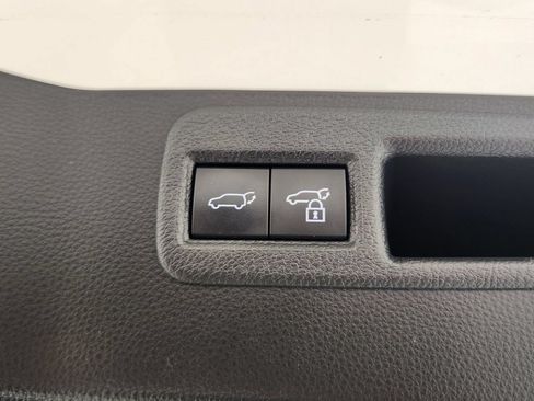 Used 2021 Toyota Venza XLE w/ Softex Package AWD/4WD image 18