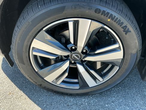 Certified 2023 Nissan Rogue SL w/ SL Premium Package AWD/4WD image 10