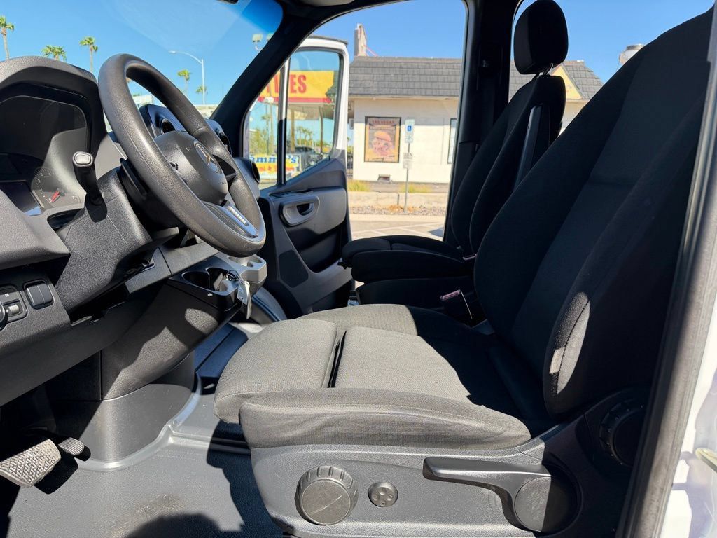 Used 2019 Mercedes-Benz Sprinter 144 image 32