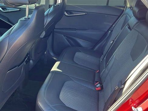 Used 2023 Kia Niro EX image 6