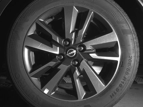 Used 2025 Nissan Versa SV FWD image 14
